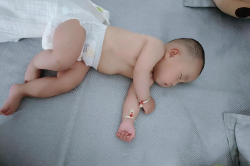 兴化几个月宝宝会抬头